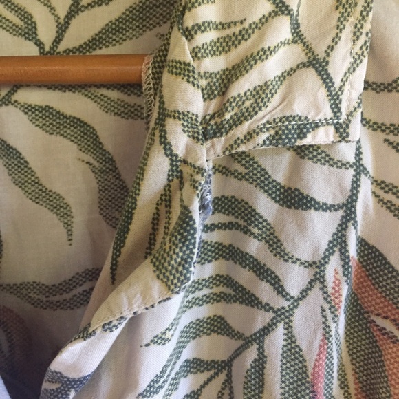 Hibiscus 🌺 Collection Aloha Button down - Picture 5 of 7